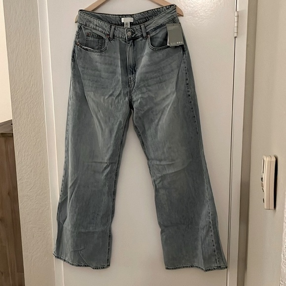 H&M Denim - NWT H&M Loose Wide High Waist Jeans - Size 12